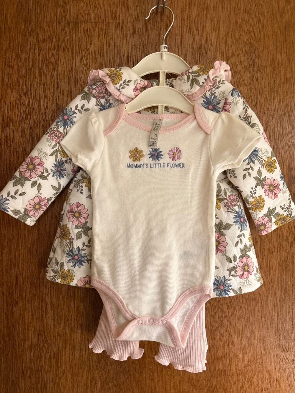 NWT | CHICKPEA ORGANIC 3 Piece "Mommy's Little Flower" Set - 6/9 Months